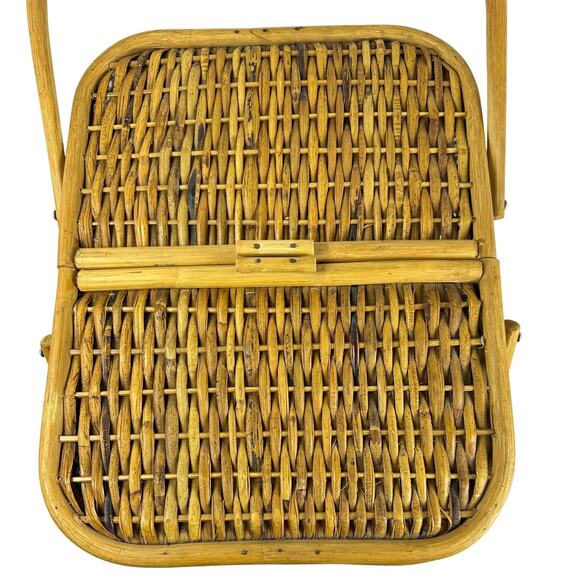 Wicker Vintage Picnic Basket Lined with Double Handles - Picture 7 of 14